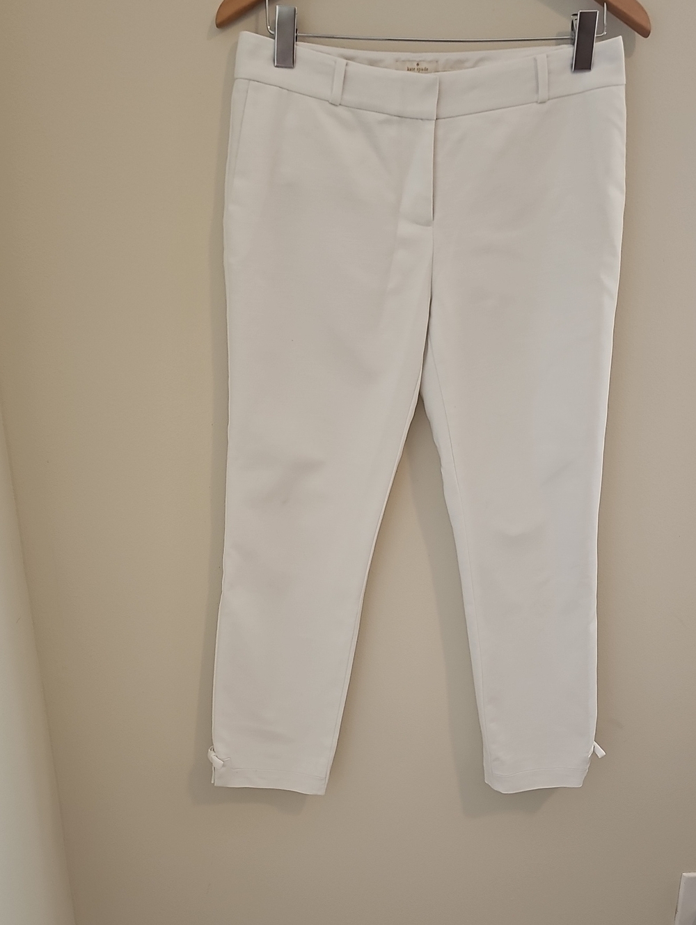 kate spade White Pants with Gold Accent, ‎ Bows At Ankle. Size 4
